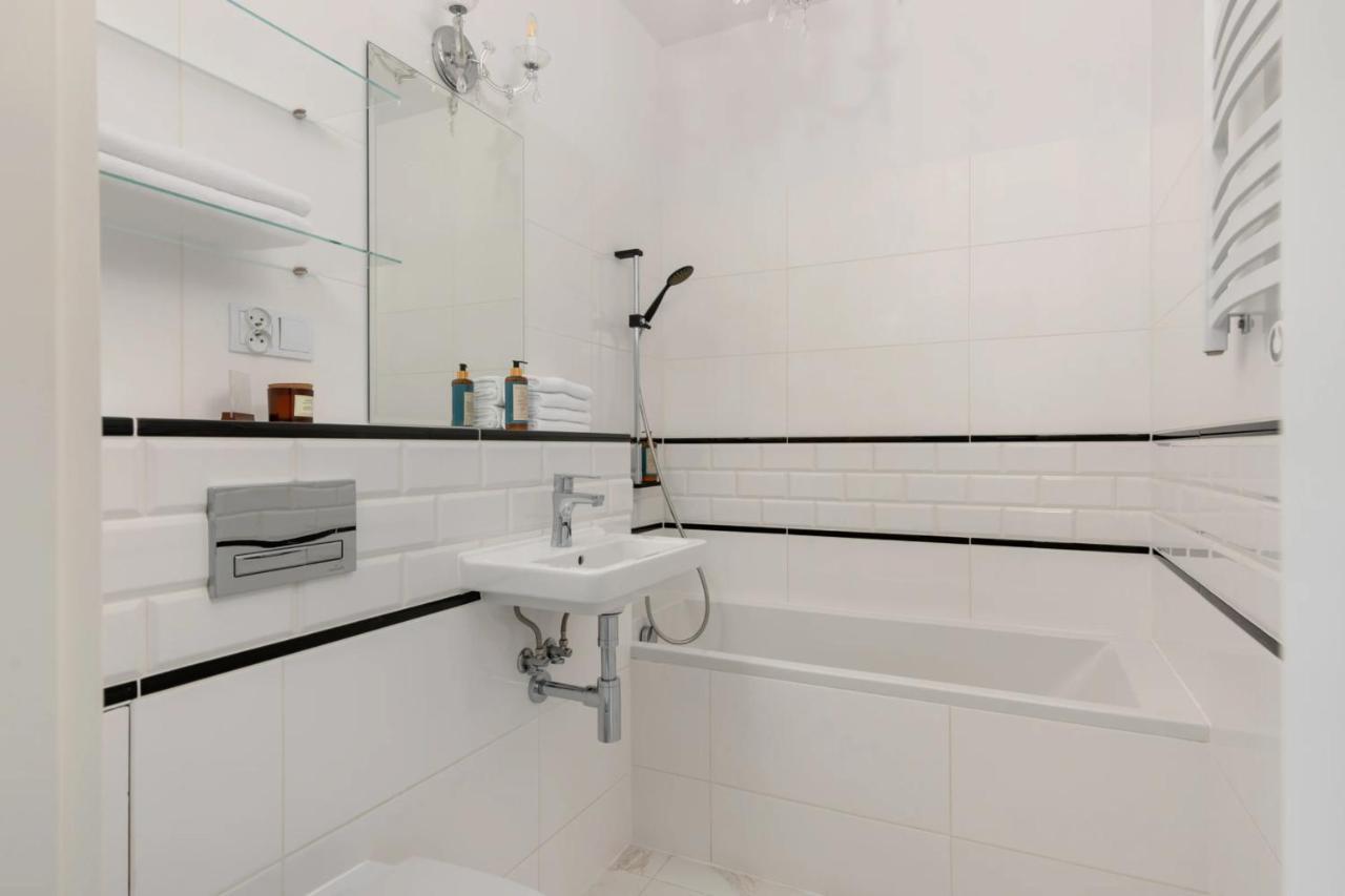 Przestronny Apartament Z Widokiem Na Miasto W Warszawie Warschau Exterior foto